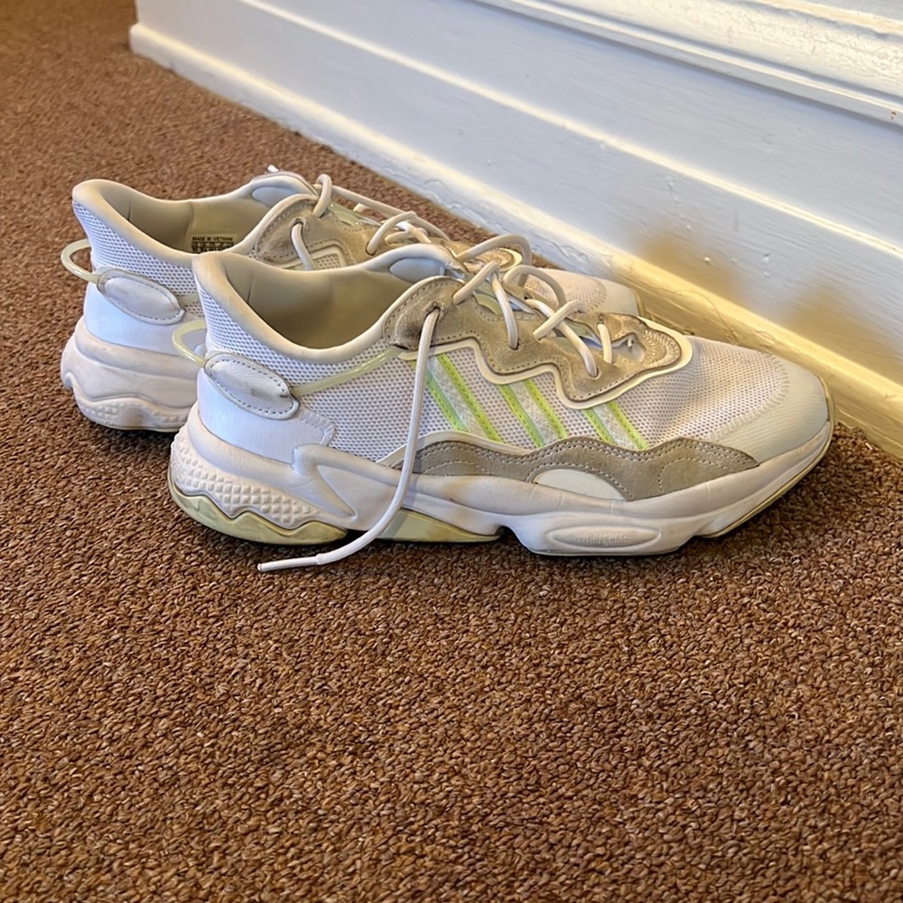 Adidas ozweego size 10 W, 8.5 M